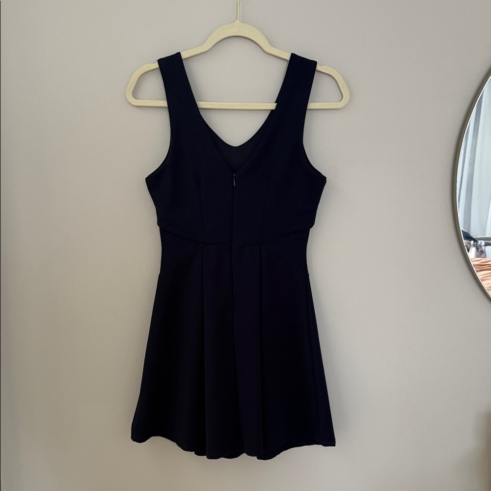Elegant navy Blue Sleeveless Dress - Picture 2 of 3